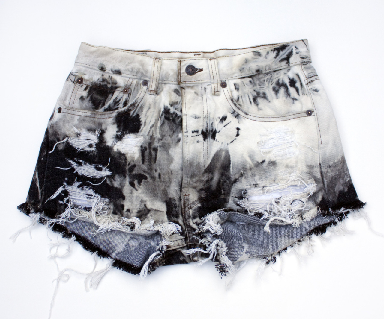 Weeko Sinopa: DIY dyed and bleached denim shorts based on the new BANG ...
