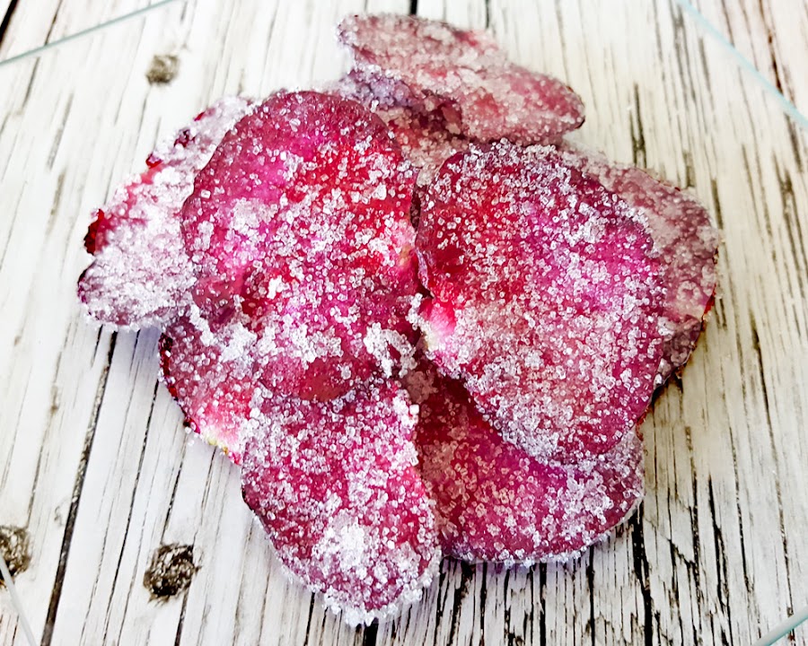 Petalos de rosa escarchados