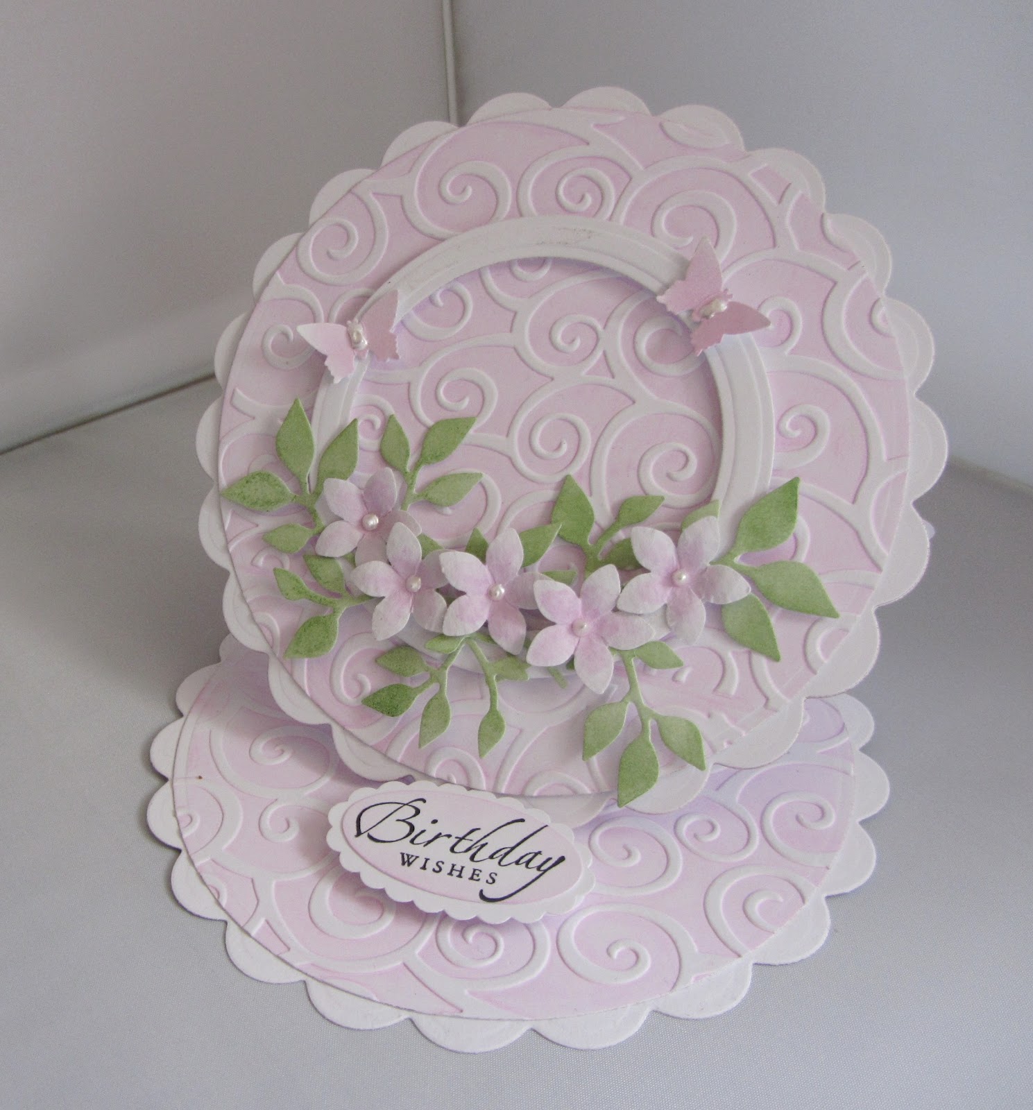 Suelesley's Craft Room Scalloped circle easel card