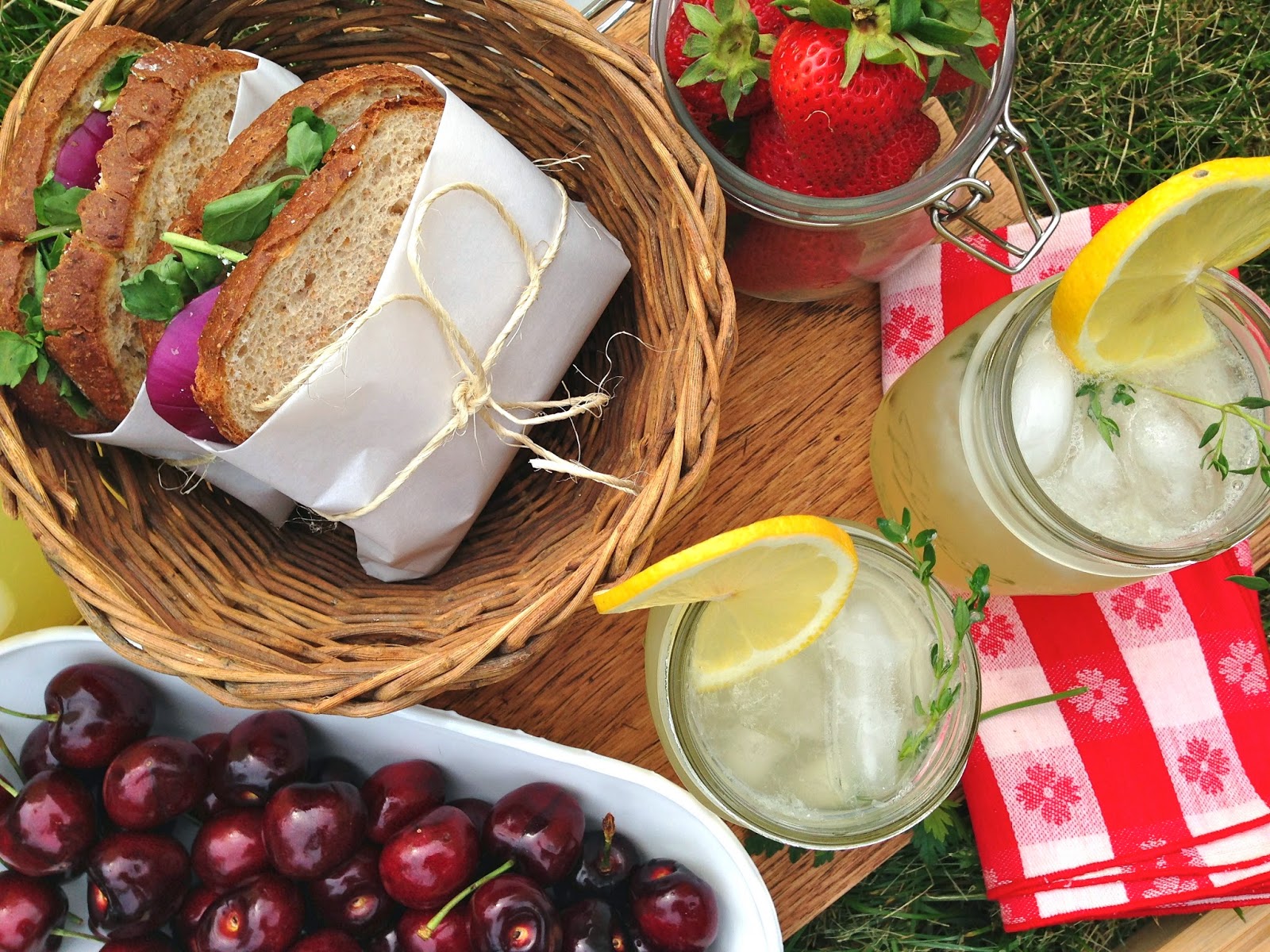 Intrinsic Beauty : Entertaining: Picnic for Two
