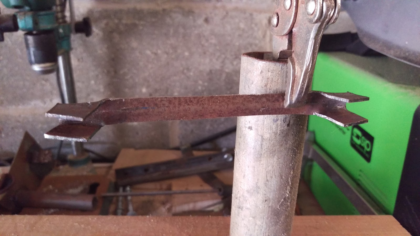 Amelia Squariel Exhaust Clamp