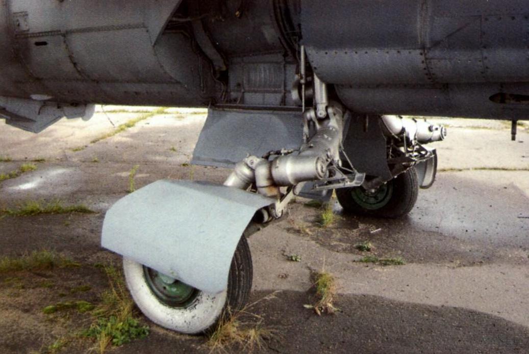 Основные опоры шасси МиГ-23МЛ