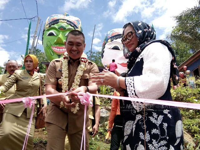 Jangan Hanya Menanti Kekasih, Kampung Jangan Hanya Menanti Kekasih, Kampung