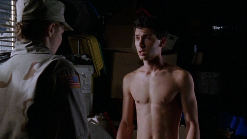 Frankie Muniz & Justin Berfield - Shirtless & Barefoot in "Mal...