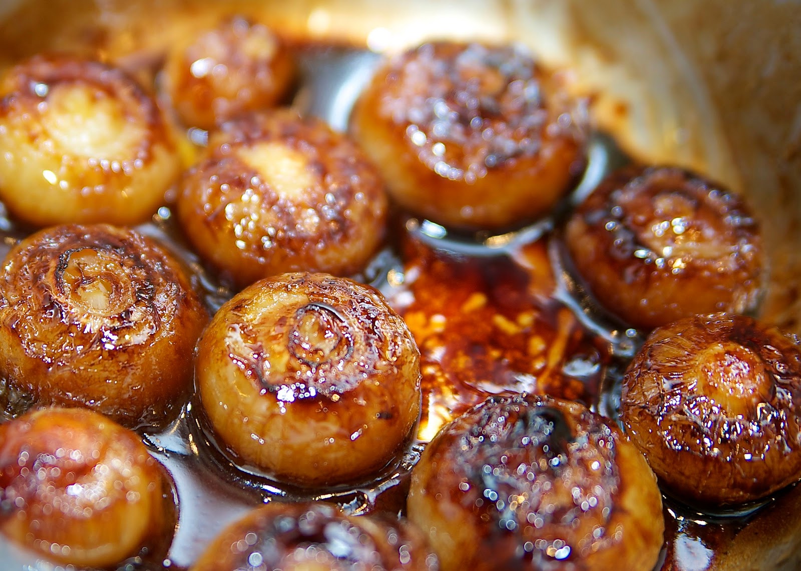 Mary James en Provence Glazed Cipollini & Mushrooms