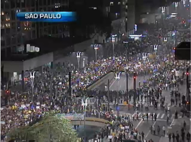 Fabebook. Avenida Paulista. Imagens da Band, abertas à Internet. Na televisão Nigéria e Uruguai pela Copa da Confederações