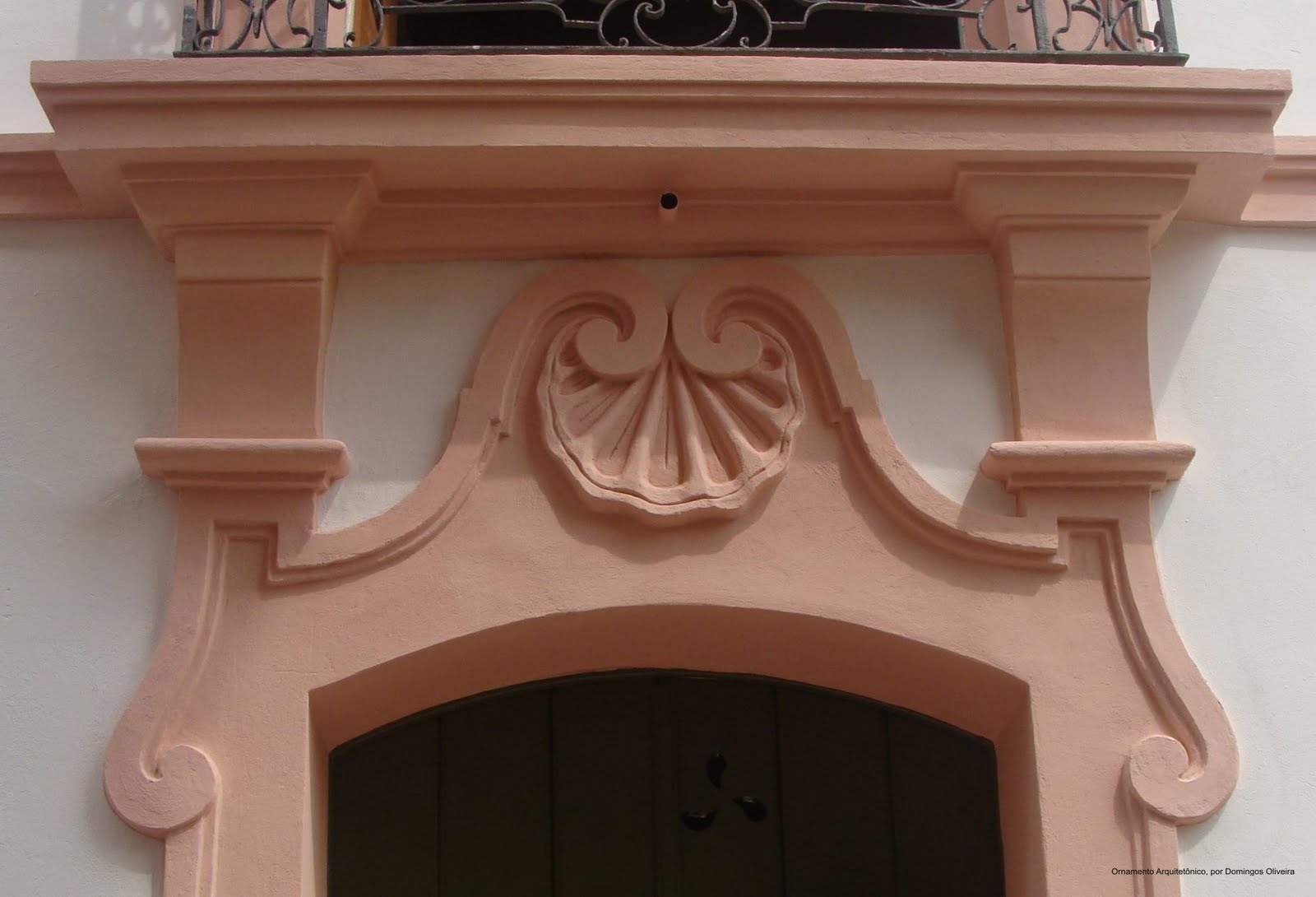 Ornamento Arquitetônico: Ornatos rosados