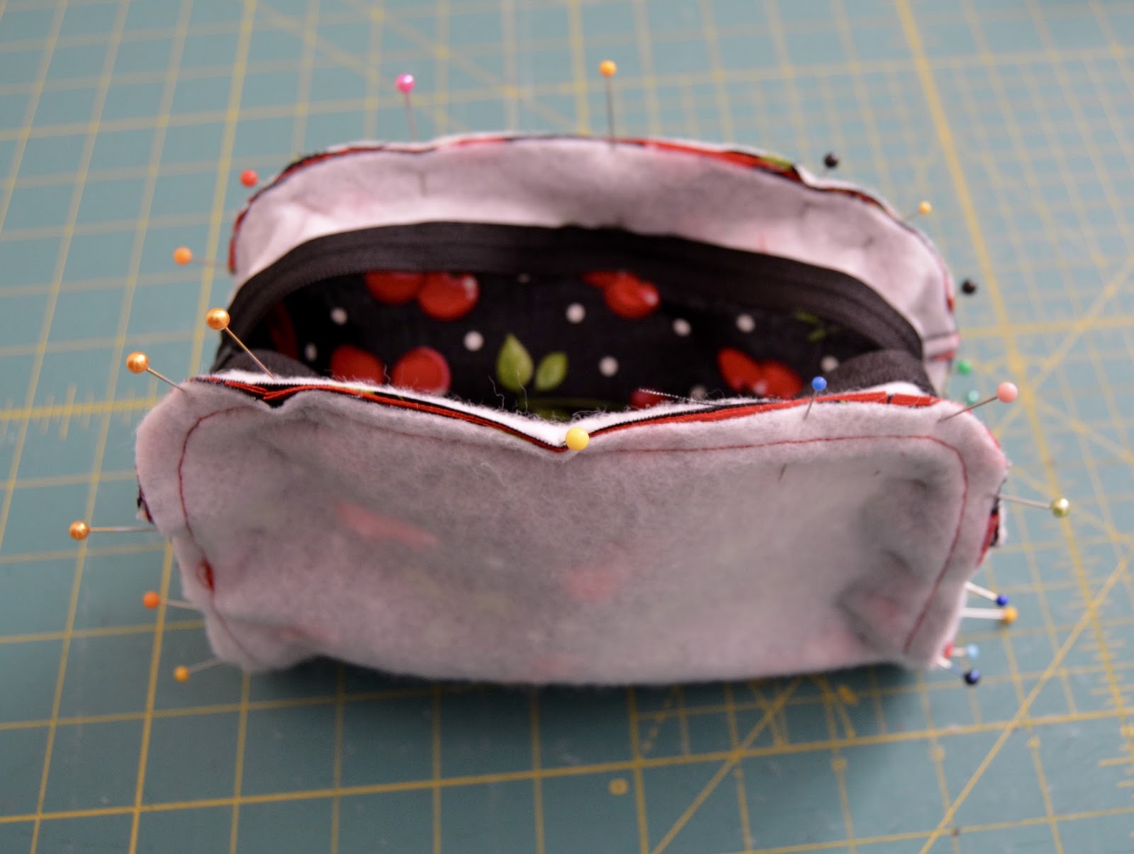 Roonie Ranching Piped Zipper Pouch Sewing Tutorial