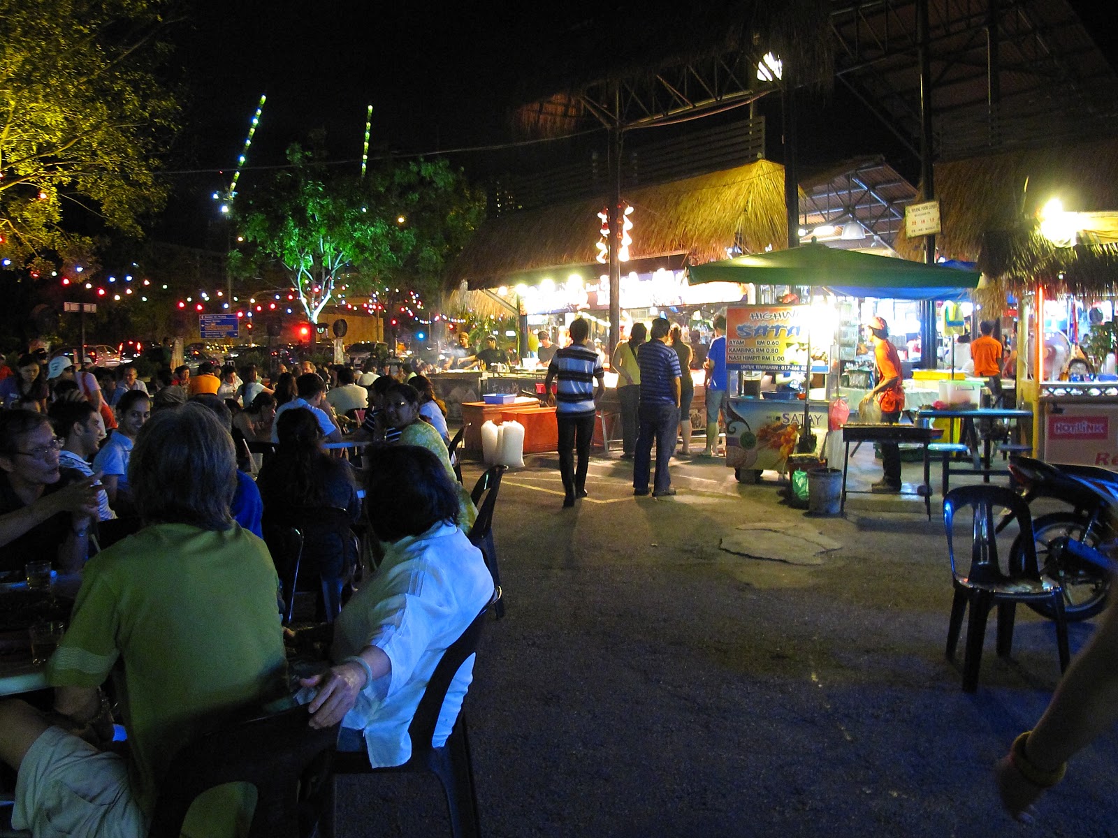 Eat + Travel + Play : A Night at Sungai Pinang Food Court