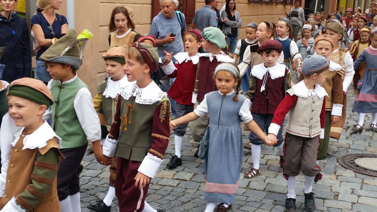 Review Look Dirndllook Mit Catrice Long Lasting Brow Definer