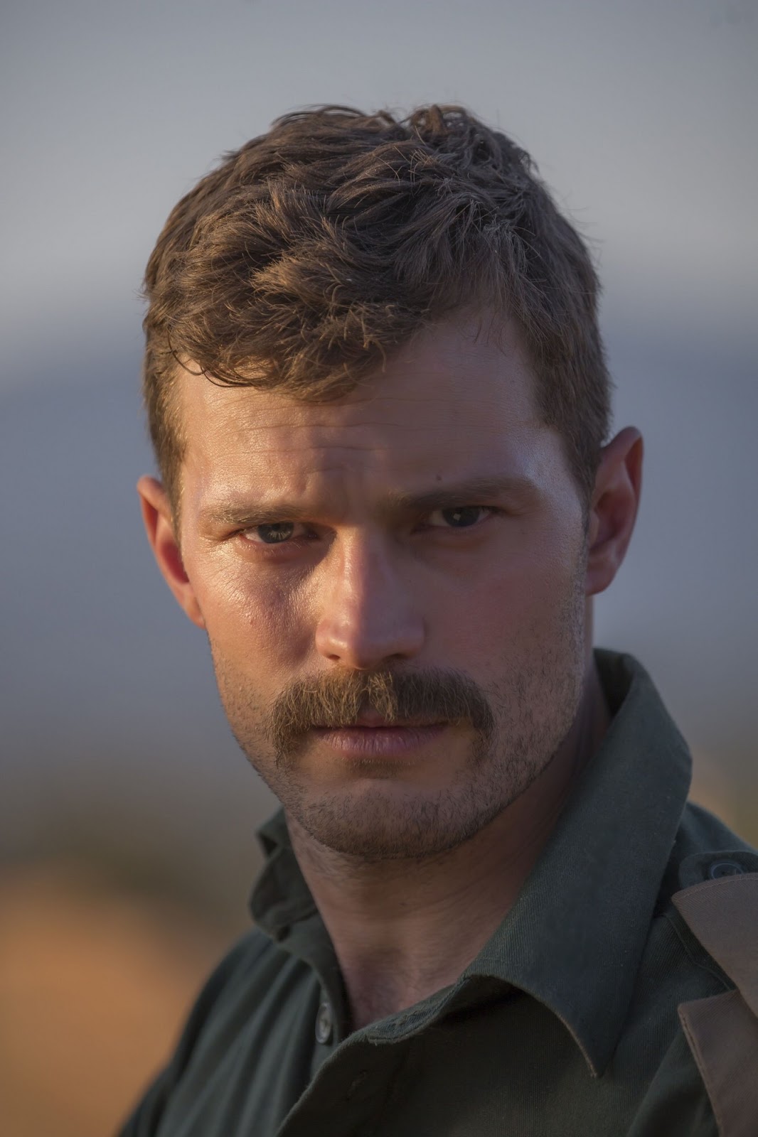 JAMIE DORNAN ESPAÑA STILLS DE JAMIE EN "THE SIEGE OF JADOTVILLE"
