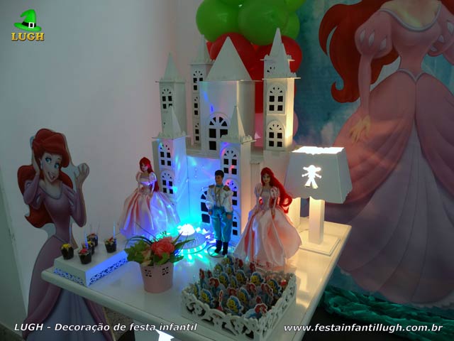 Mesa temática tema Ariel para decoração de festa infantil