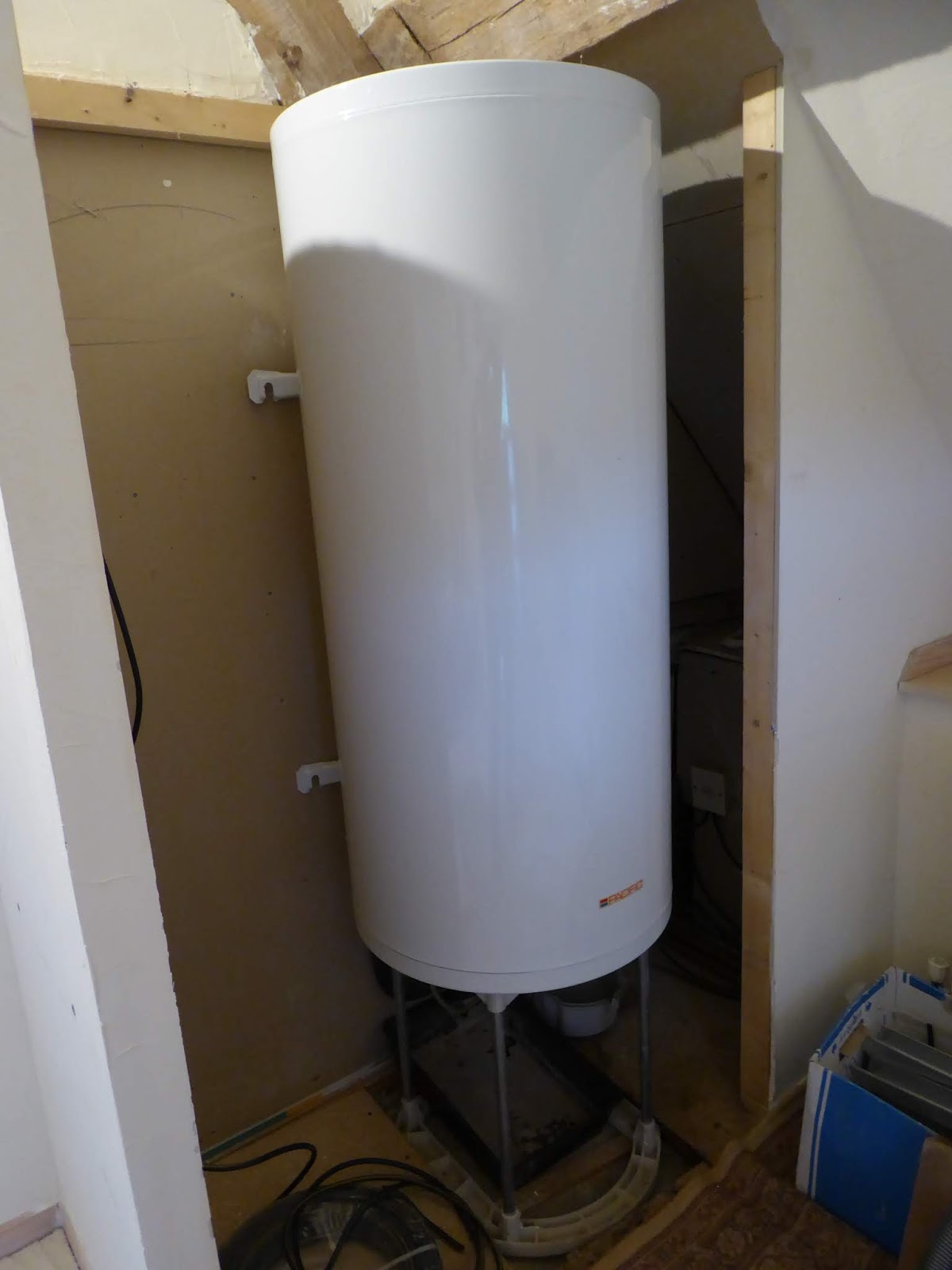 a house in france A NEW HOT WATER TANK