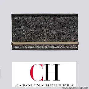 Queen Letizia carried Carolina Herrera black clutch