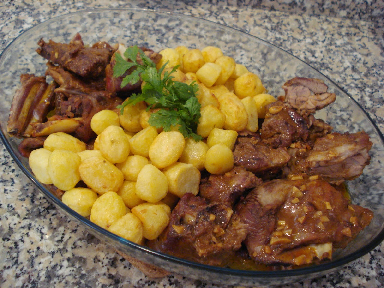 A Divina Culinária Borrego no Forno com Batatinhas