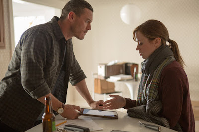 Emily Blunt and Luke Evans in The Girl on the Train