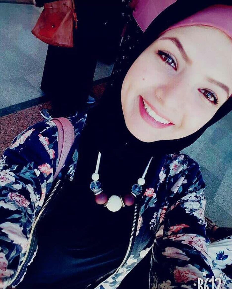 مجموعة من الصور لبنت واحدة محجبة