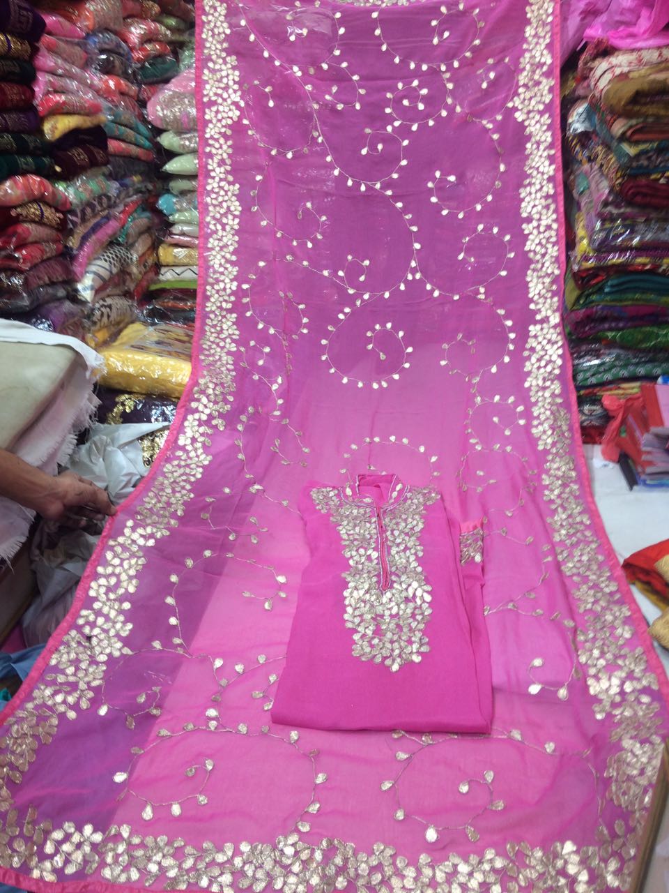 Rajasthani Gota Patti work Suits राजस्थानी और पंजाबी सूट: Gotapatti ...