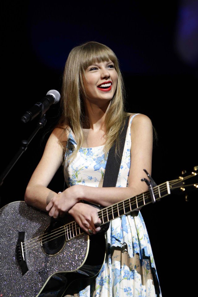 We Want Taylor Swift in Argentina/Queremos a Taylor en Argentina