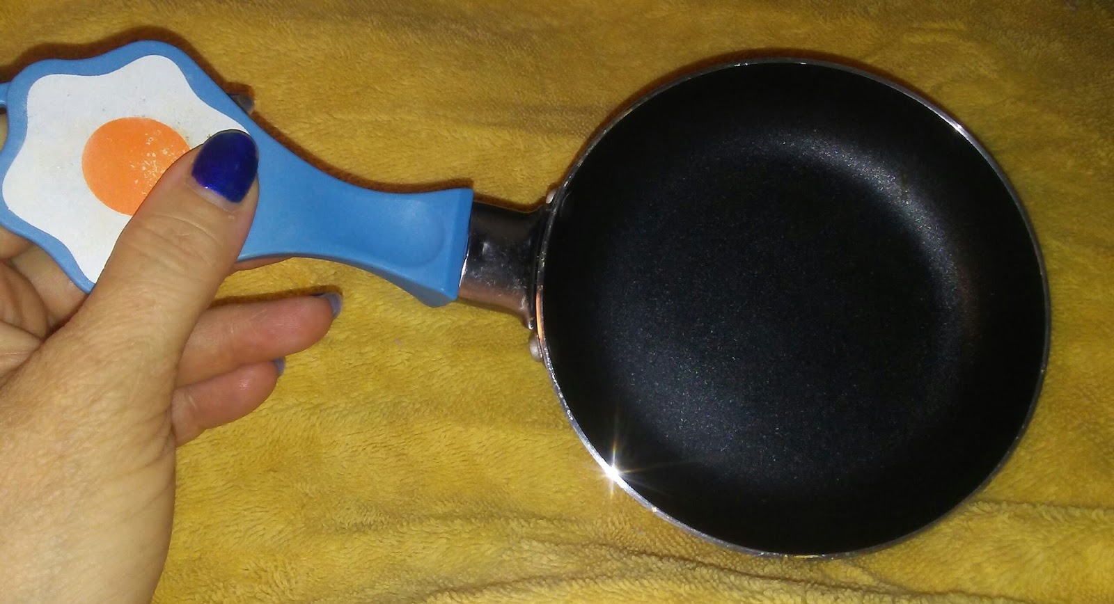 Life Is Good Egg frying pan