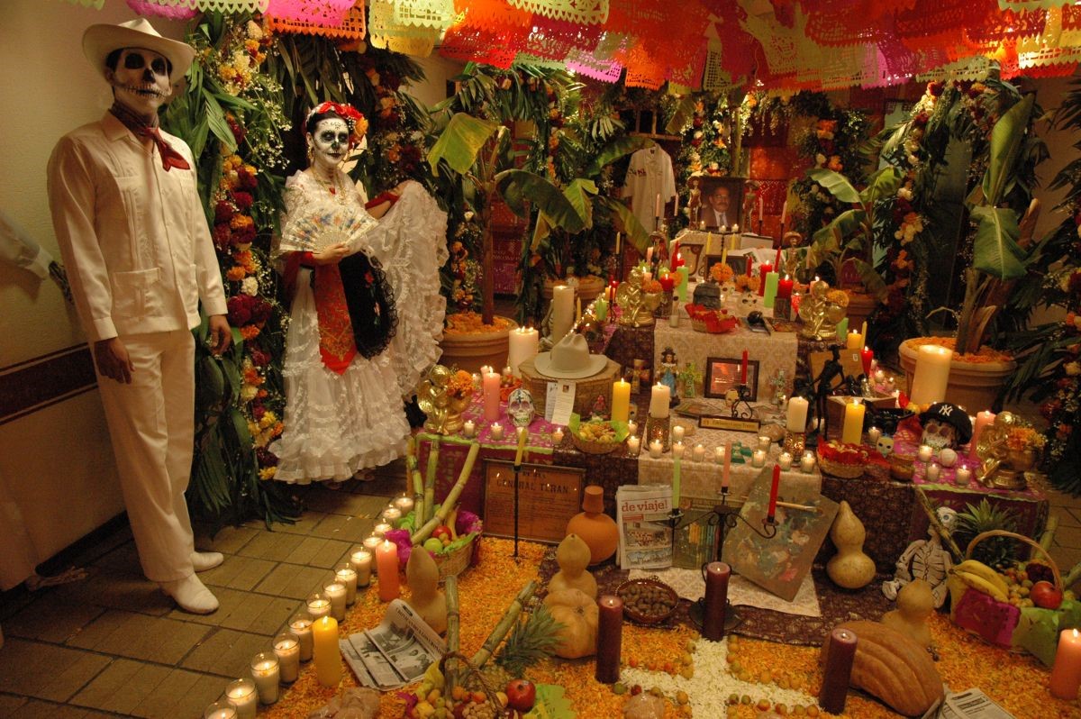 Día De Muertos VS Halloween Comparación entre el Día de los Muertos y