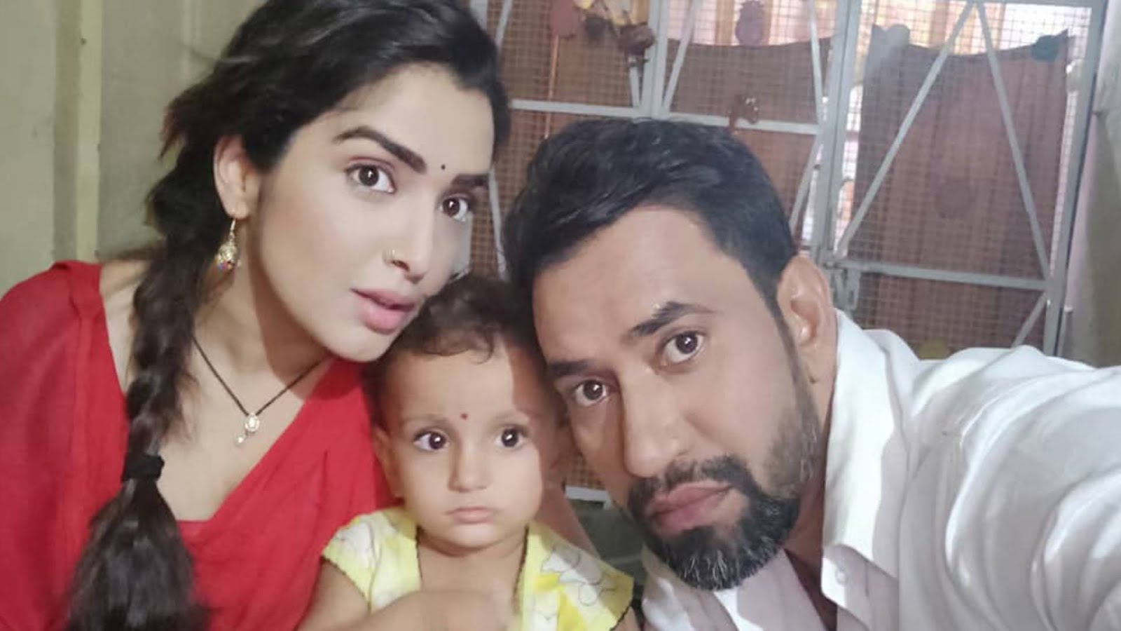 bhojpuri-actor-dinesh-lal-yadav-wife-name-and-photo-leaked bhojpuri-actor-dinesh-lal-yadav-wife-name-and-photo-leaked