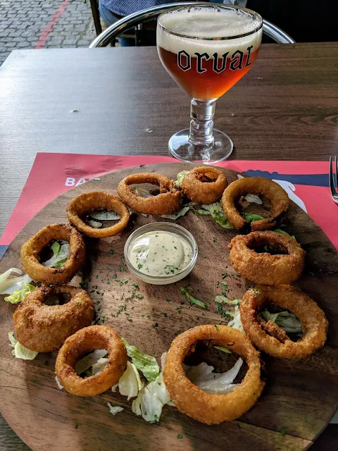 What to eat in Mons Belgium: Onion rings at Le Sherlock Holmes