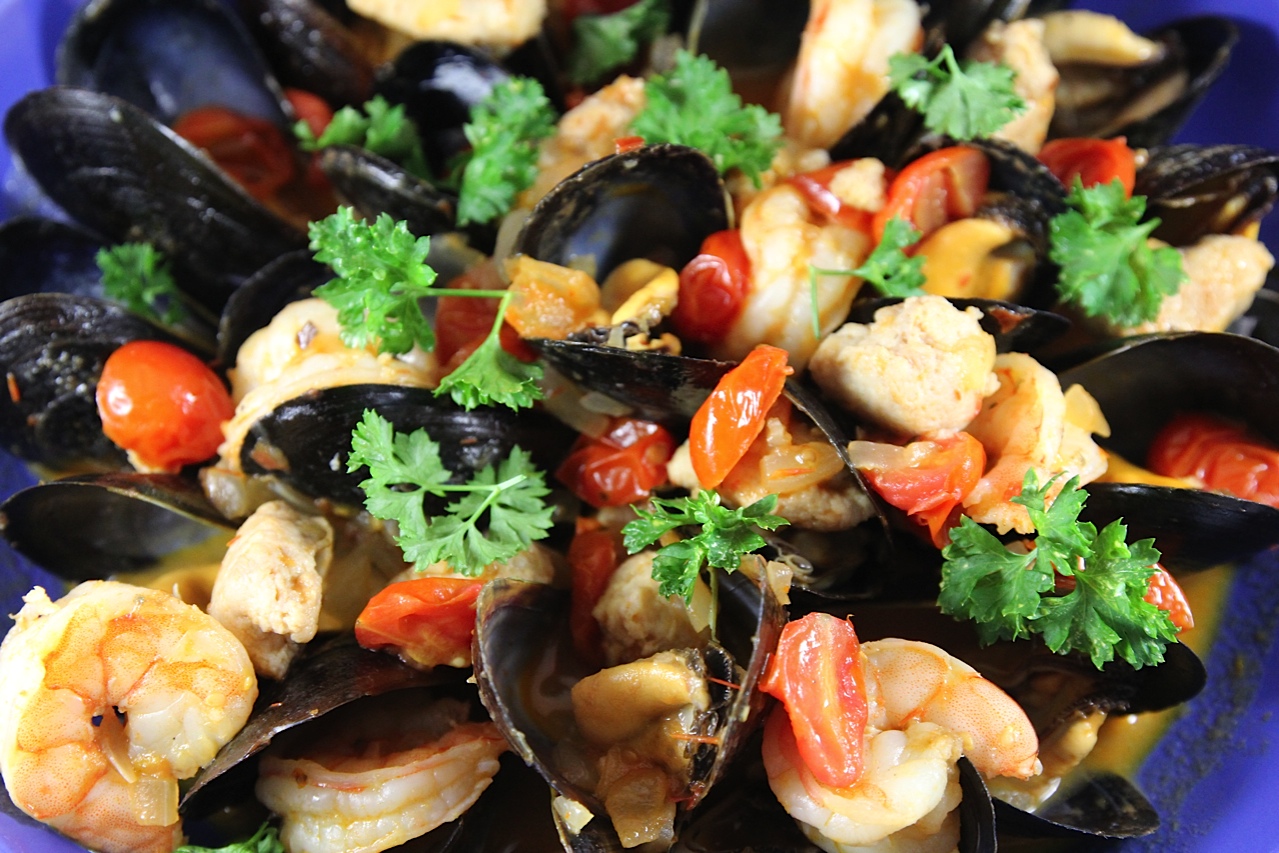 Crostini and Chianti Mussels