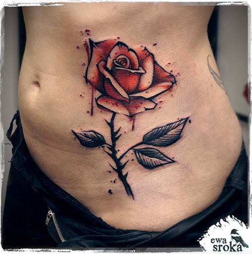 Esta pingando rosa vermelha tatuagem