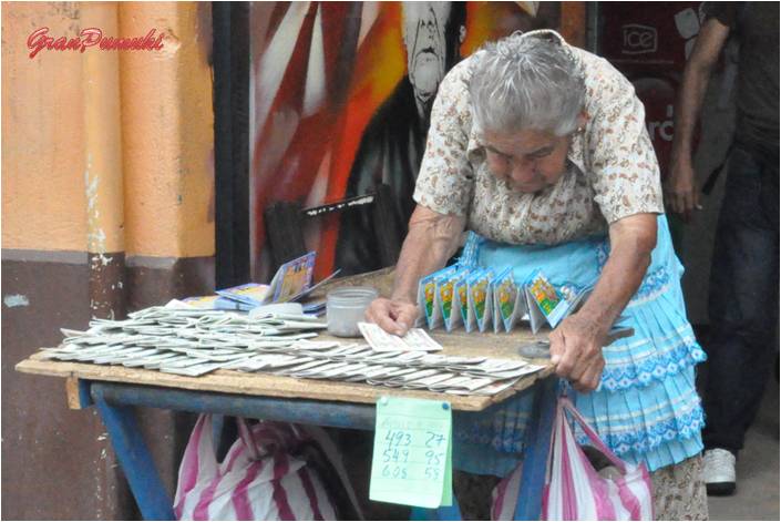 Blog Viajes Costa Rica, San José La avenida Central de San Jose de Costa Rica está llena de vitalidad y comercio. Pequeños puestos salpican el recorrido. Blog Viajes Costa Rica, San José