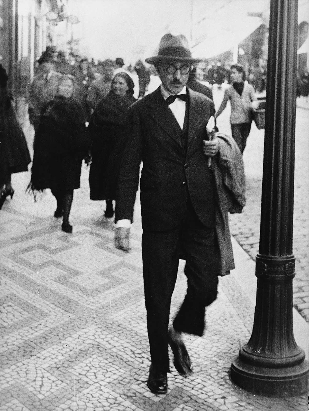 20. Yüzyıl Edebiyatının Dehası Fernando Pessoa Kırmızı Kedi Edebiyat