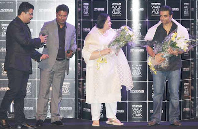 Yash Chopra's statue unveiled by  Pamela Chopra 