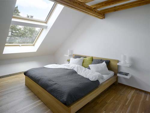Esempio di ristrutturazione della camera da letto di un piccolo loft a Praga