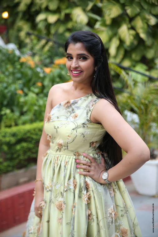 Anchor Shyamala at Naa Peru Surya success meet