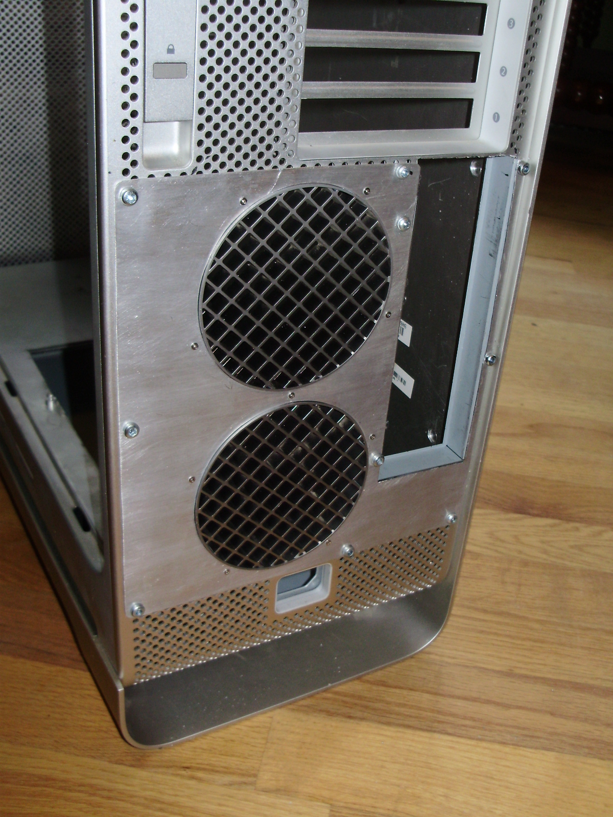 BuildIts How to Fit Your PC in a Power Mac G5 Case