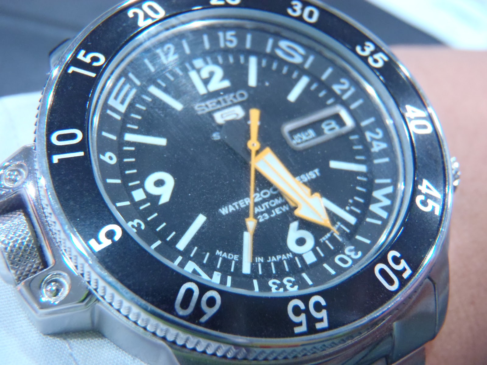 My Eastern Watch Collection: Seiko 5 Sports SKZ211J1 Atlas/Landshark - A  Good Tool Watch, A Review