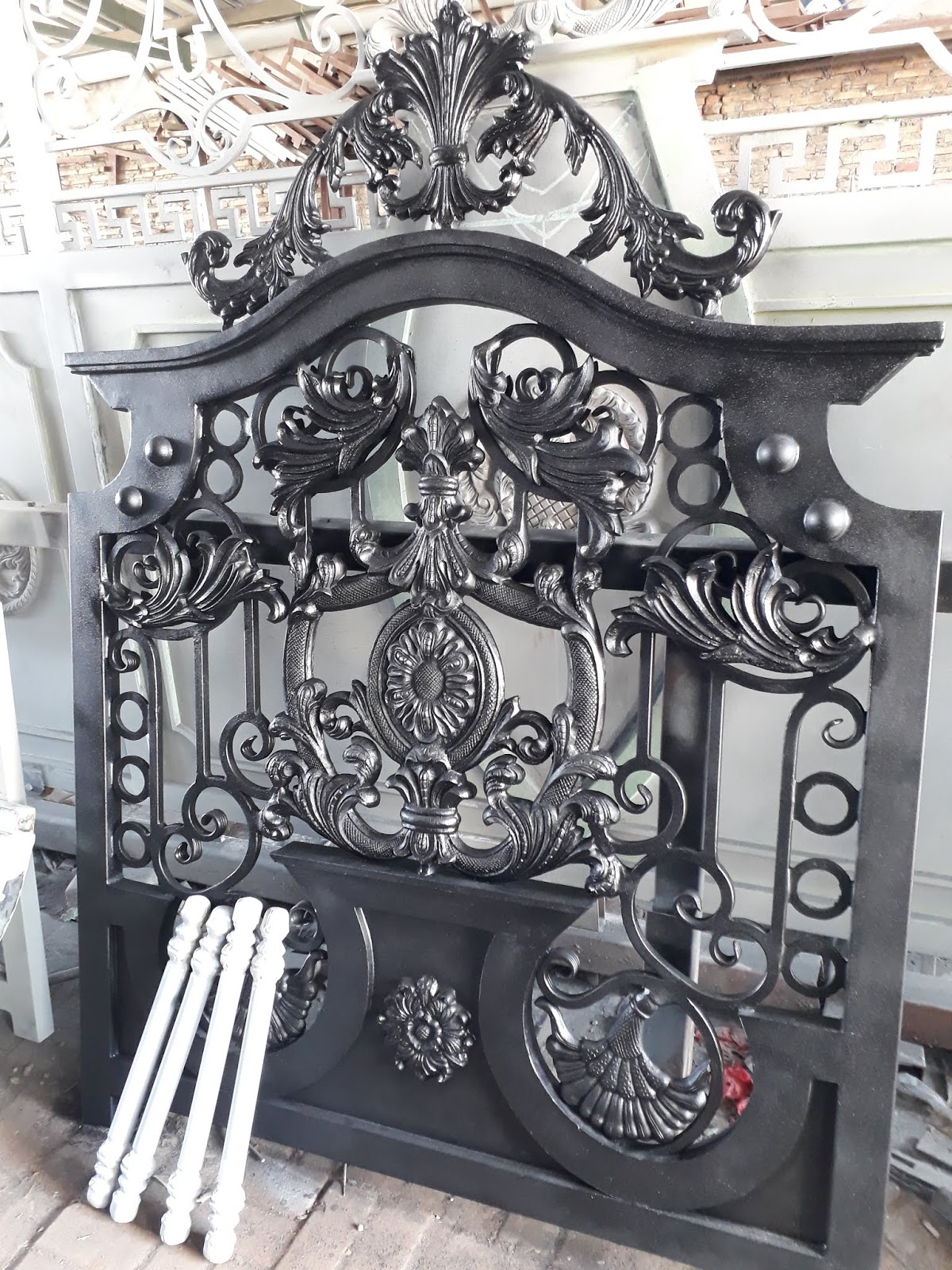 35 Gambar Pagar Besi Tempa Mewah 2019 Spesialis Pagar Klasik