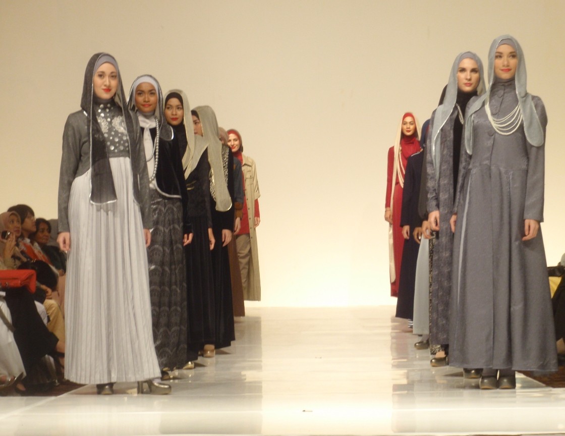 Model Gamis Pesta Terbaru Cocok Dikenakan Wanita Bertubuh Gemuk