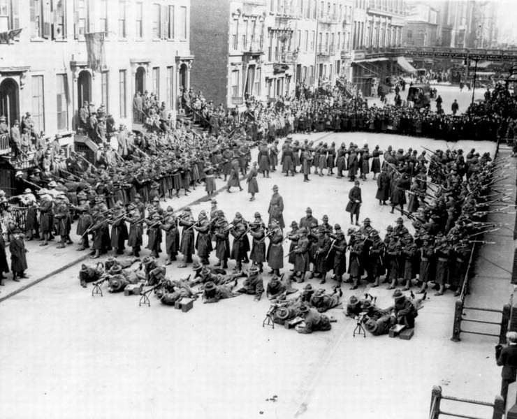 Federal+Crowd+Control%252C+1918.+Machine+guns+in+front%252C+modified+phalanx.+Soldiers+on+sides+assigned+to+upstairs+windows.+Wilson+feared+antiwar+riots%252C+losing+mind+to+small+strokes..jpg