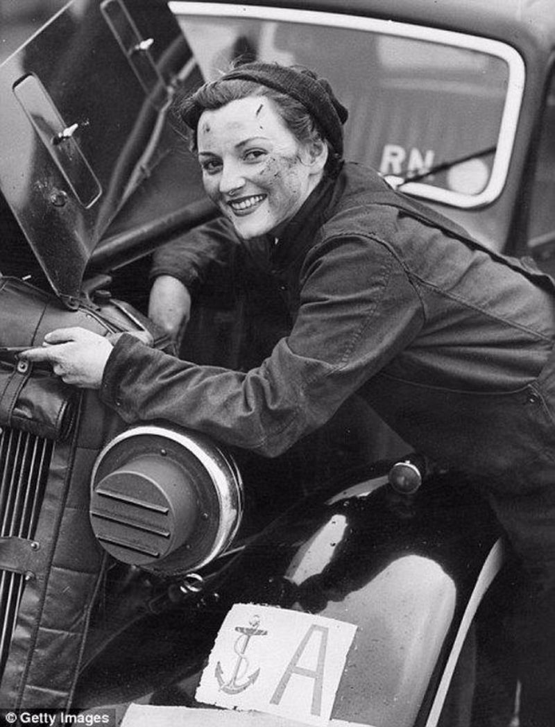 Who Says Girls Can't Repair Cars? Check Out These 21 Amazing