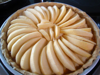 Tarta de manzana con crema lista para hornear