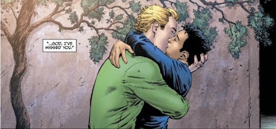 linterna verde besando a un hombre homosexual