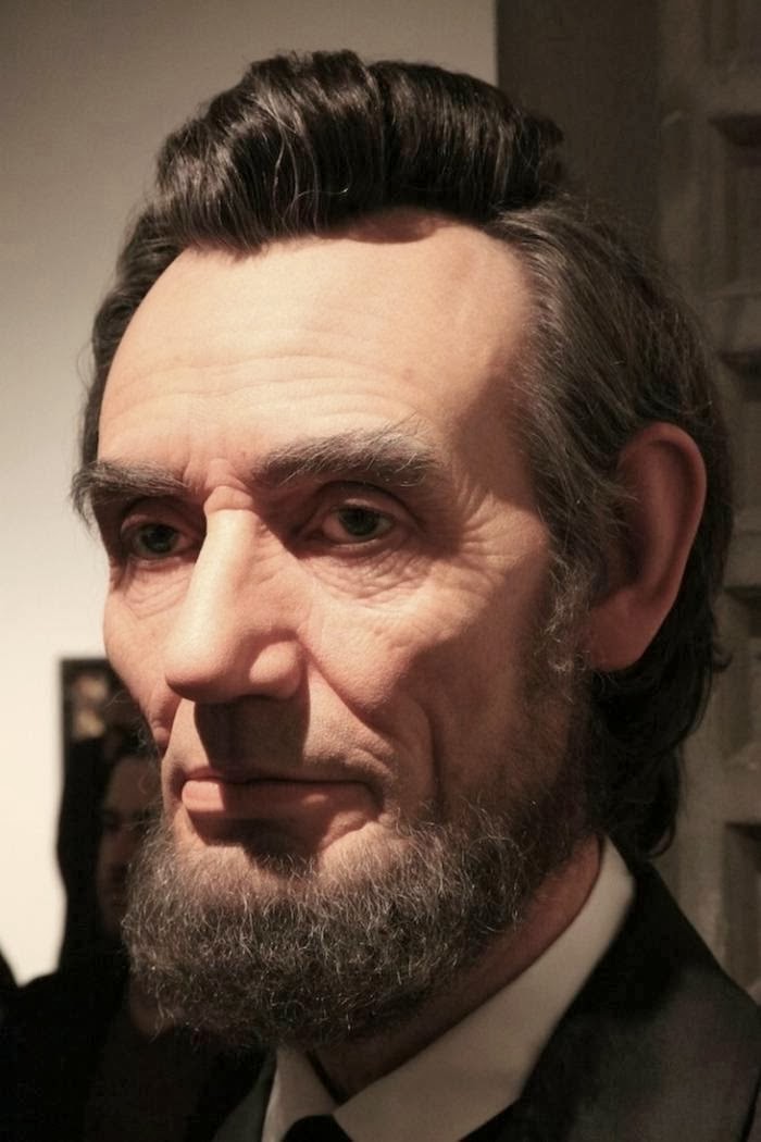 Incredibly Realistic Sculpture of Abraham Lincoln Ye Kya Chutiyapa Hai
