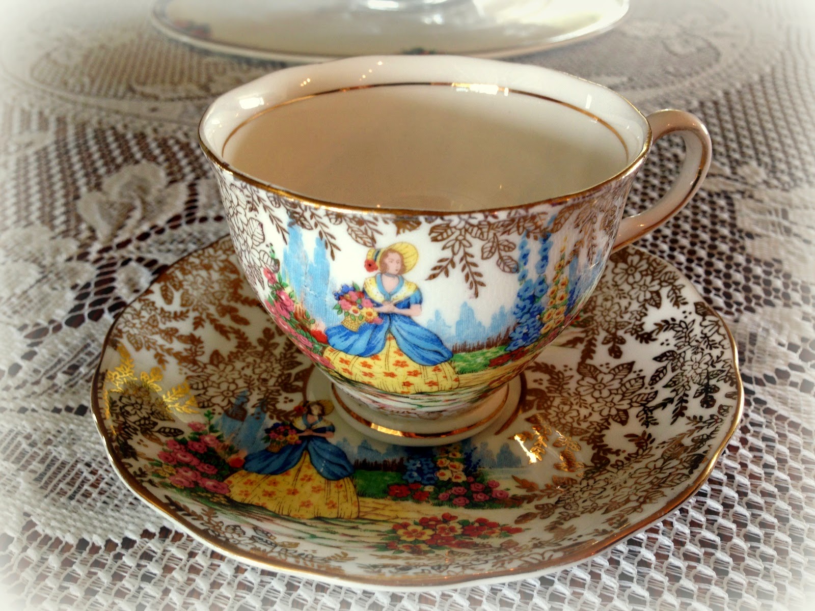 Crinoline Lady Teacup