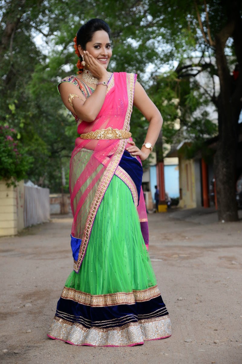 Glamorous Stills Of Telugu TV Anchor Anasuya Hip Navel In Traditional Pink Half Saree