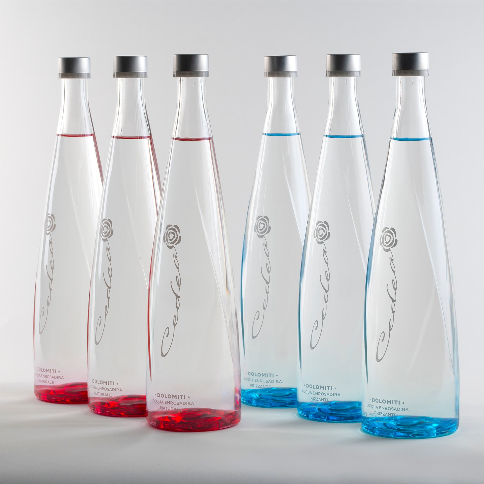 Красивая стеклянная бутылка. Стеклянная бутылка для воды. Минеральная вода в бутылках. Красивая стеклянная бутылка для воды. Бутылки стеклянные дизайнерские.