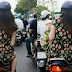 di luar dugaan....!! Foto Wanita Naik Motor Ini Mendadak Viral, Apa yang Janggal?