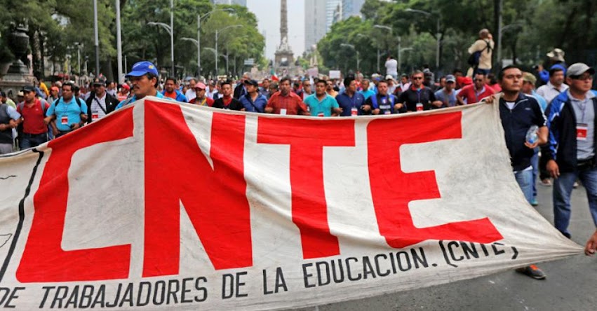 Maestros CNT - México se declaran en «alerta máxima» tras reunión con legisladores y gobierno. Desalojan exteriores de la Cámara de Diputados Maestros CNT - México se declaran en «alerta máxima» tras reunión con legisladores y gobierno. Desalojan exteriores de la Cámara de Diputados