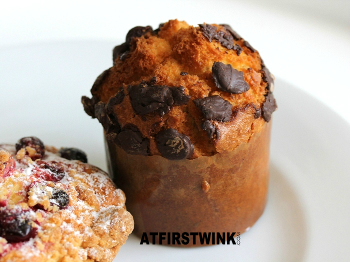 v&d chocolate chip muffin