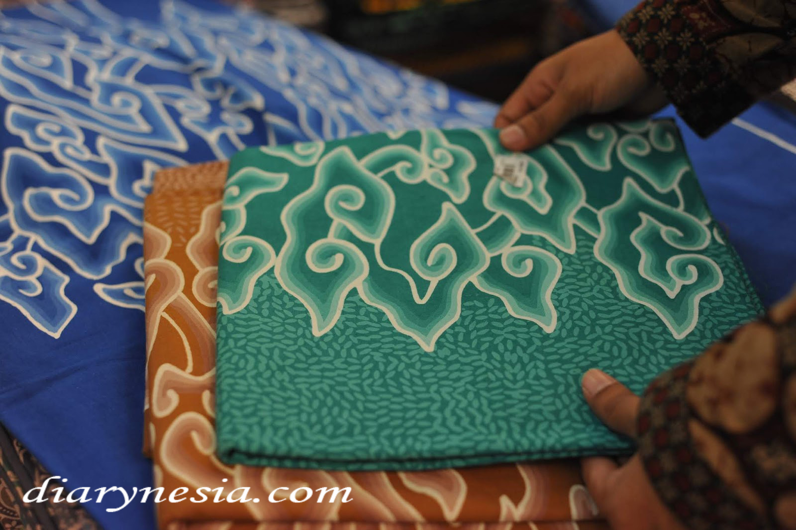 Indonesia Souvenir, Indonesia Gift, Batik fashion, diarynesia